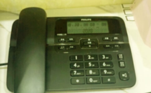 一個溫暖的.電話的家長寄語