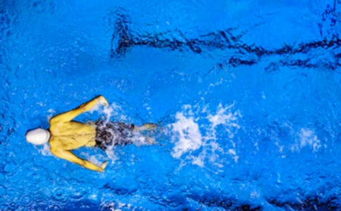 ��4x100���\�ӆT���͸�